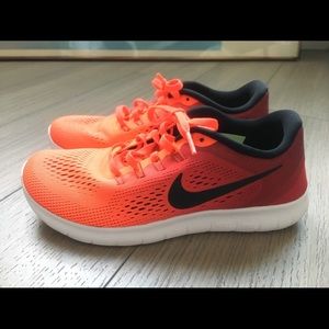 Nike Free RN Women's Size 6 (Brand New, Red Black)